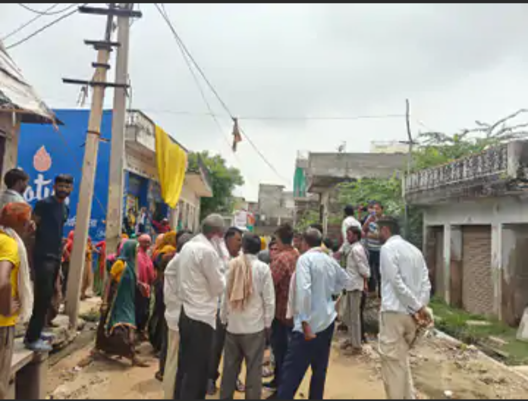 पीपलू में पानी संकट को लेकर महिलाओं का प्रदर्शन:खाली मटके लेकर सड़क पर उतरीं, शीघ्र समाधान का आश्वासन देकर जाम खुलवाया