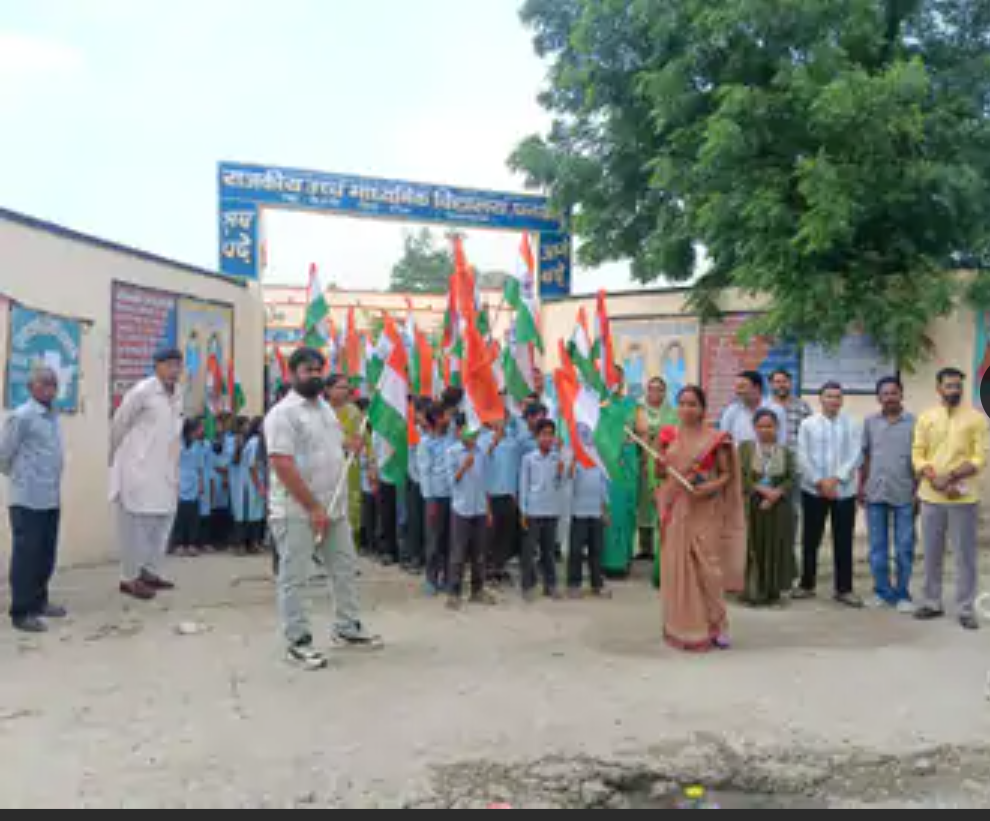 पनवाड़ में ‘हर घर तिरंगा’ यात्रा निकाली:भाईचारे, एकता और अखंडता का संदेश दिया