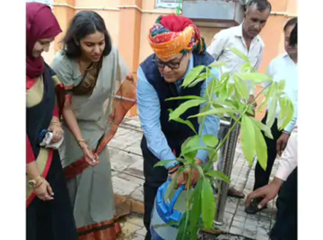 एडीजे सोनी ने दिलाई पर्यावरण संरक्षण की शपथ:न्यायिक अधिकारियों, अधिवक्ताओं ने लिया दो पेड़ लगाने का संकल्प