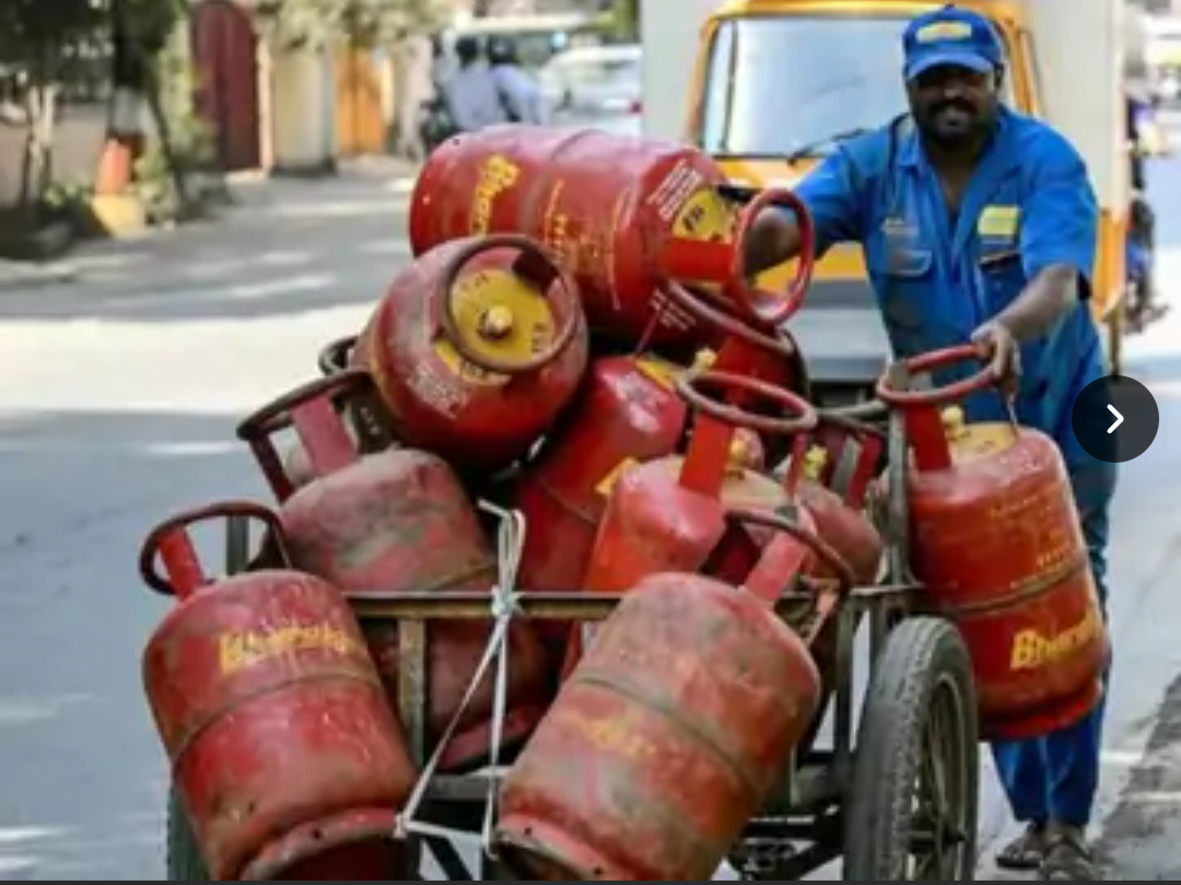 सरकार ने रिफाइनरियों के लिए LPG बनाने लक्ष्य तय किए:रिलायंस को सबसे बड़ा कोटा, संकट में घरेलू सप्लाई बनाए रखने के लिए कदम उठाया