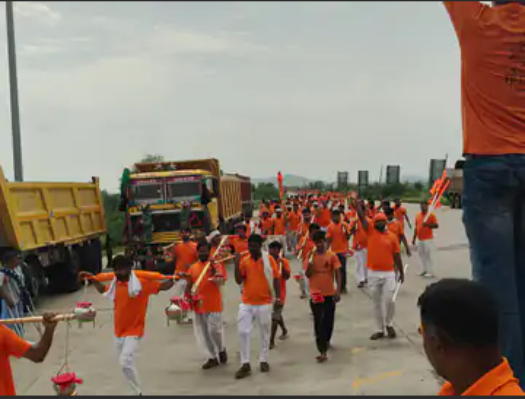पीपलू में कांवड़ यात्रा का भव्य स्वागत:भोलेनाथ के भजनों पर झूमे श्रद्धालु, भूतेश्वर नाथ मंदिर में होगा जलाभिषेक