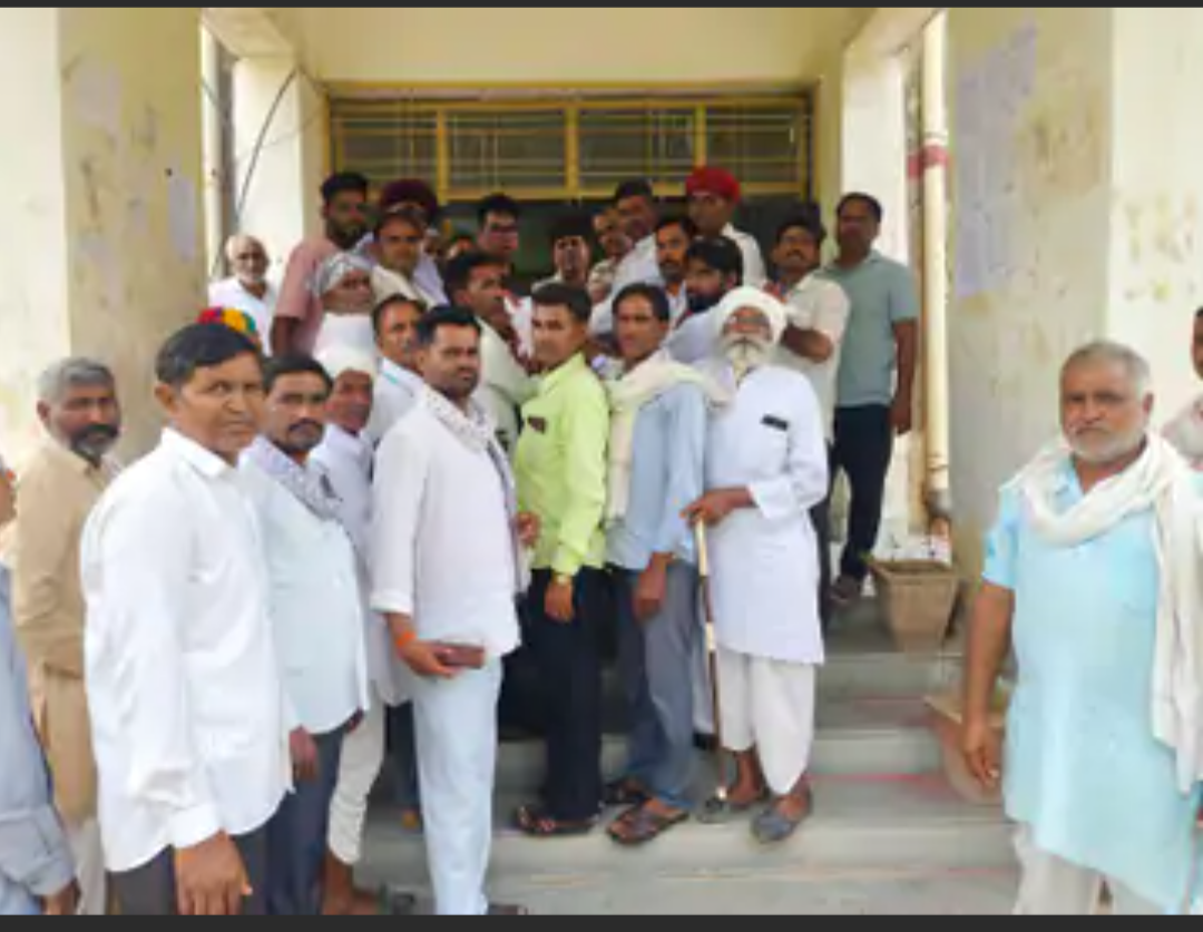 निवाई में एक्सप्रेस-वे के विरोध में एसडीएम को सौंपा ज्ञापन:मुआवजे को बताया कम, बोले-बेरोजगारी बढ़ने की आशंका