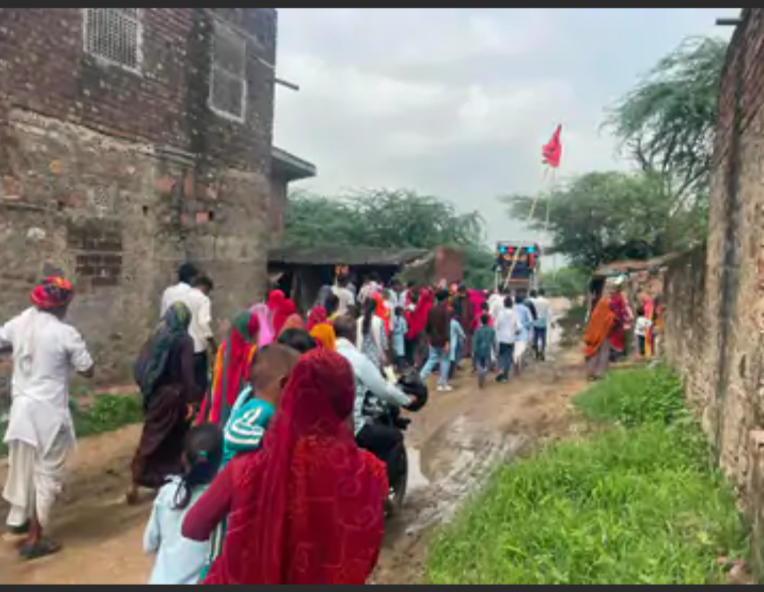 निवाई से दो पैदल यात्राएं रवाना, जयकारों से गूंजे गांव:ग्रामीणों ने शुभकामनाओं के साथ किया विदा
