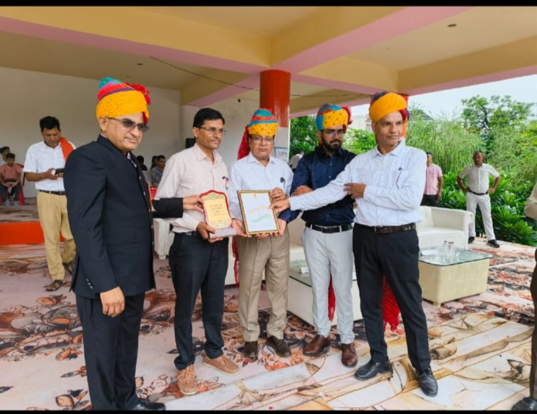 शिक्षक महेन्द्र कुमार रेगर का स्वतंत्रता दिवस पर त्रिस्तरीय सम्मान