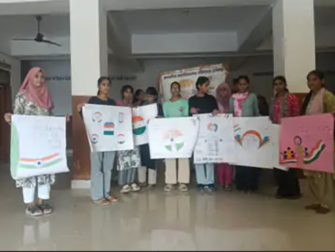 उनियारा कॉलेज में मतदाता जागरूकता पोस्टर प्रतियोगिता:चुनाव में अधिकतम मतदान सुनिश्चित करने का लक्ष्य