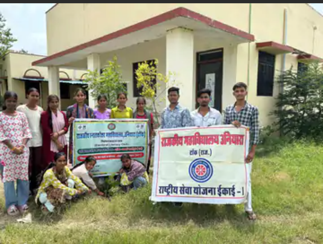 उनियारा में ‘एक पेड़ लोकतंत्र के नाम’:शत-प्रतिशत मतदान का लिया संकल्प, छात्रों को लोकतांत्रिक भागीदारी के लिए किया प्रेरित