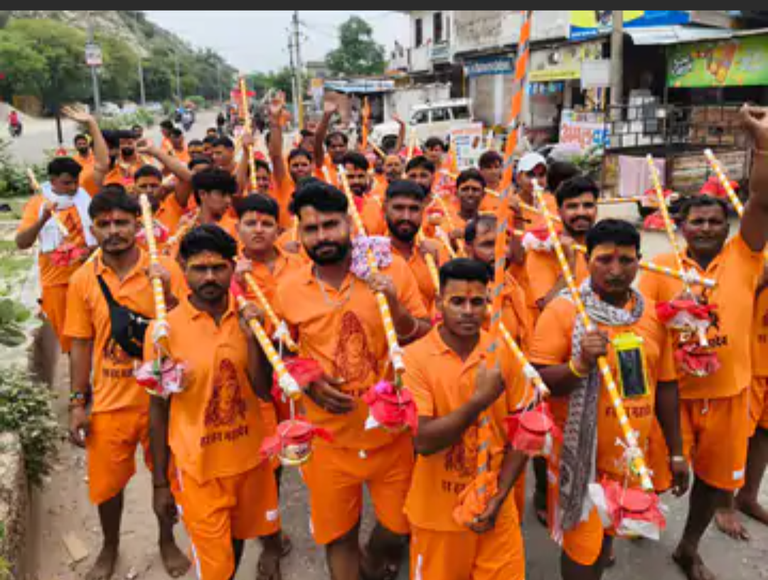 हिंगोनिया के शिवभक्त गलता तीर्थ से कांवड़ लेकर रवाना:भक्तों ने पूजा-अर्चना की; 24 को करेंगे जलाभिषेक