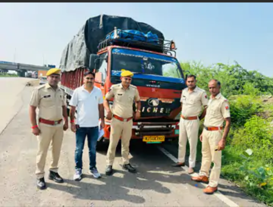 नाकाबंदी में मिला चोरी का ट्रक:31 लाख का सामान बरामद, फाटाखेड़ा पुलिया की सर्विस रोड पर लावारिस खड़ा मिला