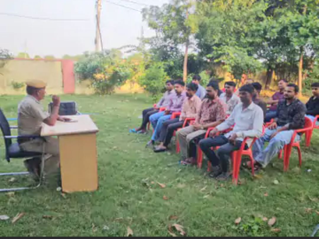 बनेठा थाने में CLG बैठक:ऑनलाइन ठगी, यातायात नियमों और नशे के दुष्प्रभावों की दी जानकारी