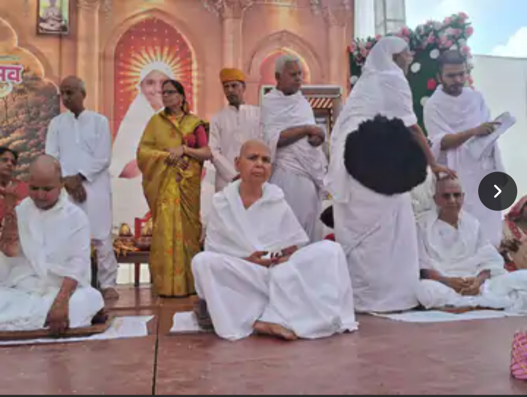 निवाई में तीन दीक्षार्थियों ने ली जैनेश्वरी दीक्षा:आर्यिका विज्ञाश्री माताजी ने दिलवाई दीक्षा, महोत्सव में उमड़े श्रद्धालु