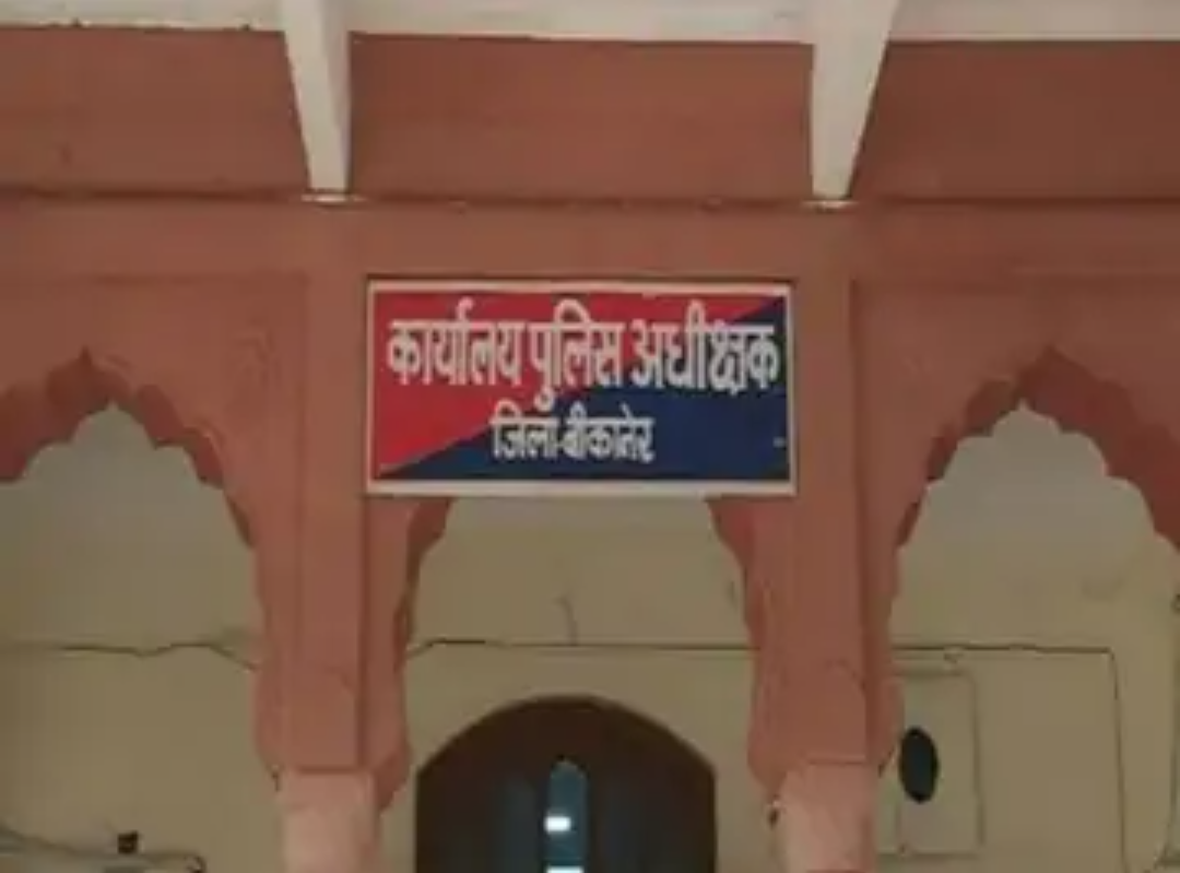 सरकारी अस्पताल के वार्ड में चले लात-घूंसे, VIDEO:जिसके जो हाथ में आया, उसी से उठाकर मारा; मरीज वार्ड से भागे