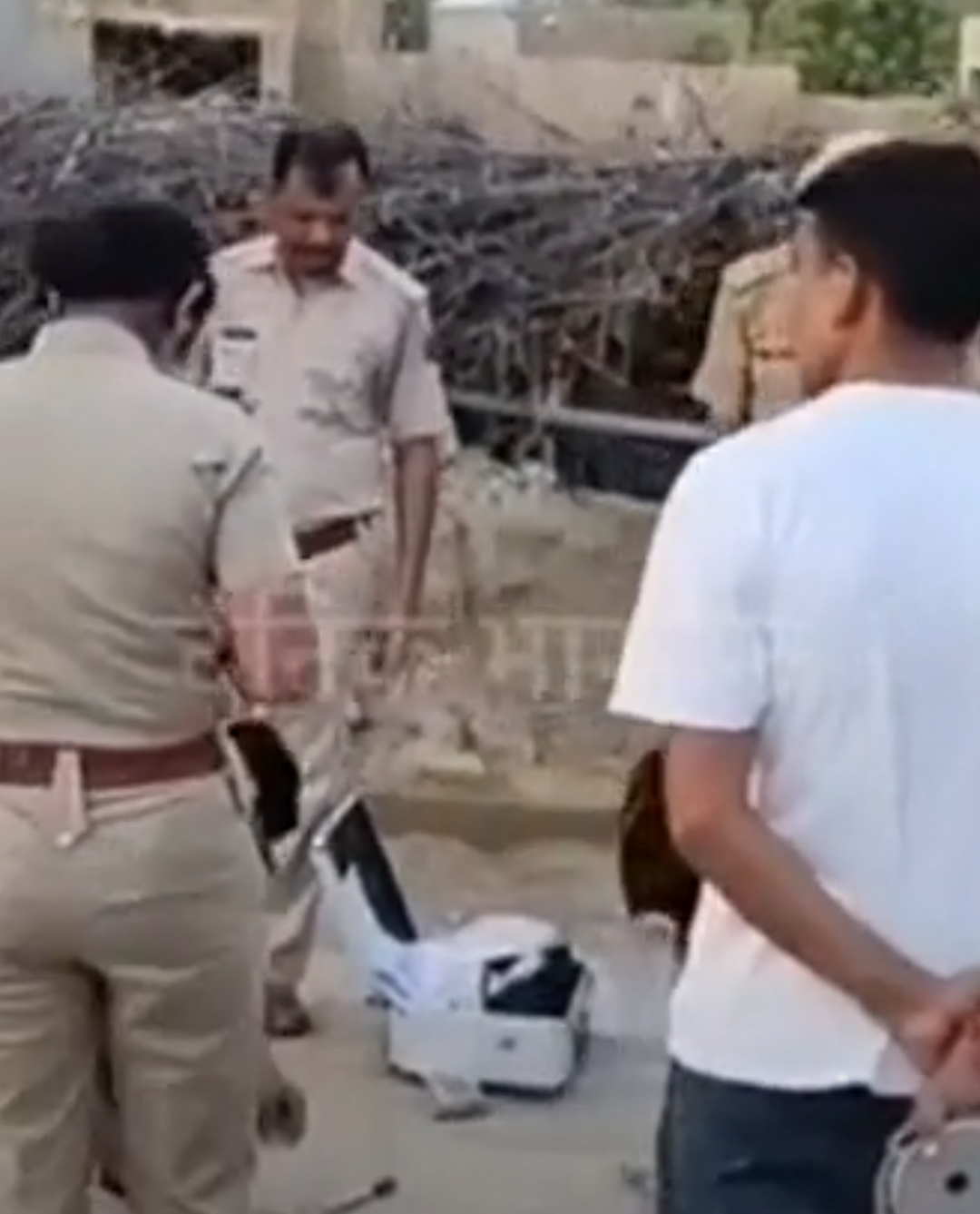 पंचायत में कहासुनी, फूफा की सब्बल मारकर हत्या:हनुमानगढ़ में बेटियों को परेशान करने पर पीहर पक्ष पंचायत करने आया था ससुराल