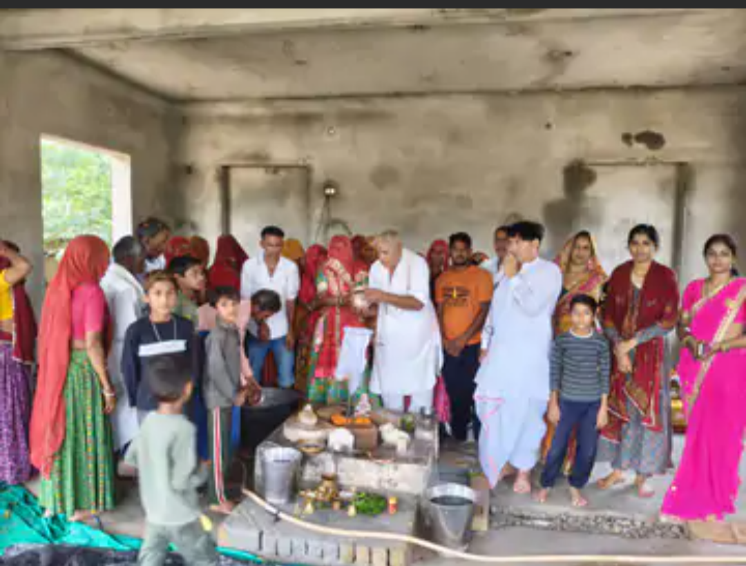 इनायतगंज के ताड़केश्वर शिव मंदिर में सहस्त्र घट अभिषेक:गणेश पूजन और माता कुलदेवी की विधिवत पूजा-अर्चना की