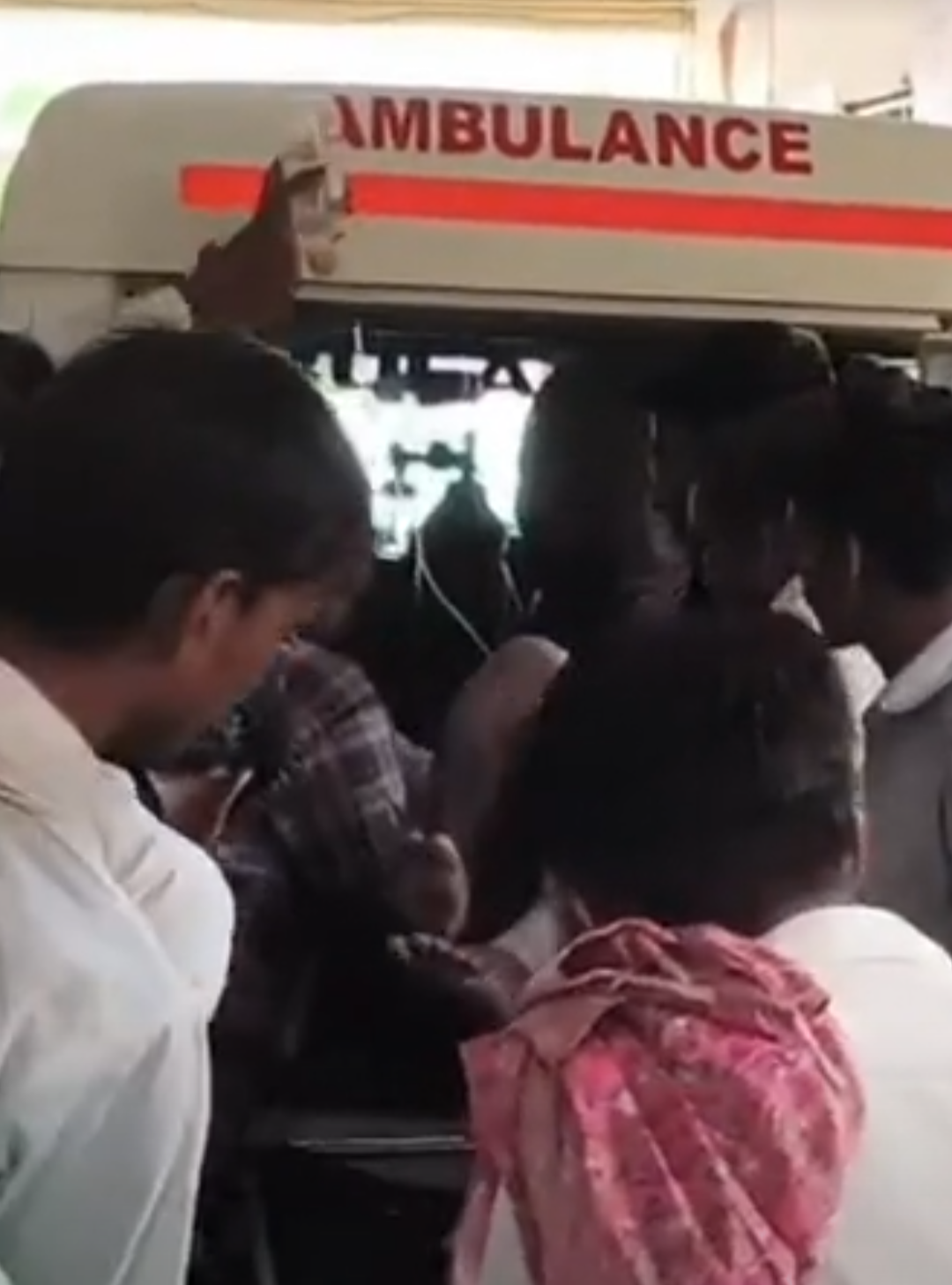 रक्षाबंधन पर मां-बेटे को बोलेरो ने मारी टक्कर:दोनों गंभीर घायल, गाड़ी मौके पर छोड़कर चालक फरार