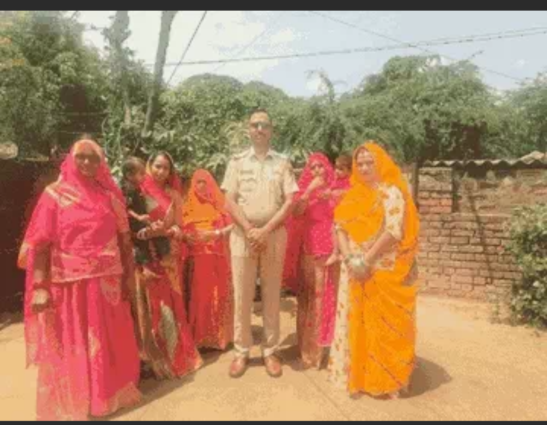 हरिपुरा में पुलिस का ‘रक्षा का वचन’ अभियान:महिलाओं-बालिकाओं से सीधा संवाद किया, सुरक्षा व्यवस्था को मजबूत करने का लक्ष्य