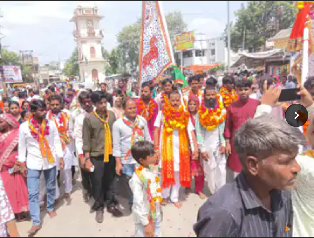 रामदेवरा के लिए पदयात्रा रवाना, जयकारों से गूंजा टोंक शहर:पदयात्रियों पर शहरवासियों ने बरसाए फूल, जगह-जगह हुआ स्वागत