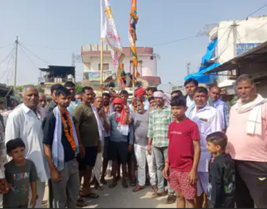 दतवास से 18वीं रामदेवरा पदयात्रा रवाना:श्रद्धालु बाबा रामदेवजी के जयकारे लगाते हुए निकले