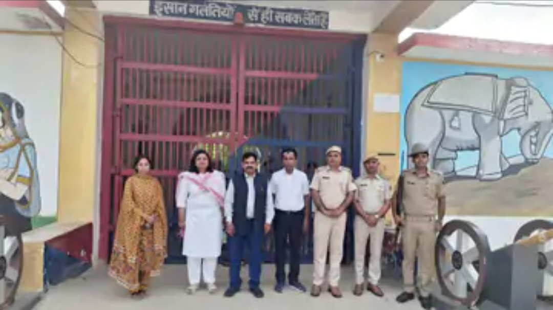 जिला जेल का मासिक निरीक्षण, स्वास्थ्य, भोजन, स्वच्छता और बैरकों की व्यवस्थाओं का जायजा