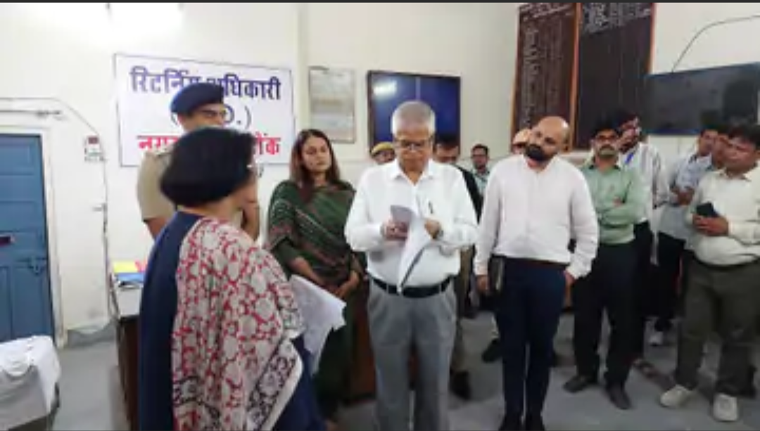 संवाद से हर समस्या का समाधान संभव, मतदान का बहिष्कार रोके प्रशासन: निर्वाचन आयुक्त
