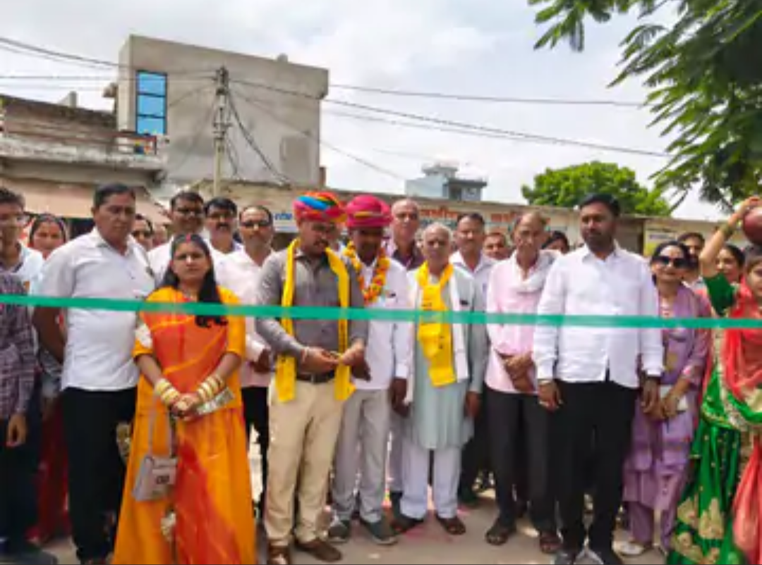 रानोली पीएम श्री स्कूल में नए गेट का लोकार्पण:ढाई लाख की लागत से बना, सेवानिवृत्त प्रिंसिपल ने विकास को दिए 51 हजार रुपये