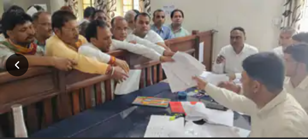 टोडारायसिंह: 130 दावेदारों ने भरे पर्चे, भाजपा के 35 प्रत्याशियों ने जुलूस के साथ कराया नामांकन