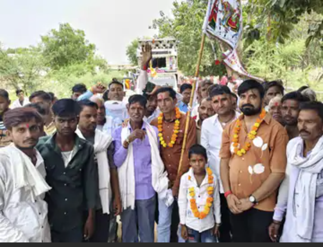 सिरोही गांव से बाबा रामदेवजी के लिए पदयात्रा रवाना:विधिवत ध्वज पूजन किया, सुख-शांति की कामना करेंगे