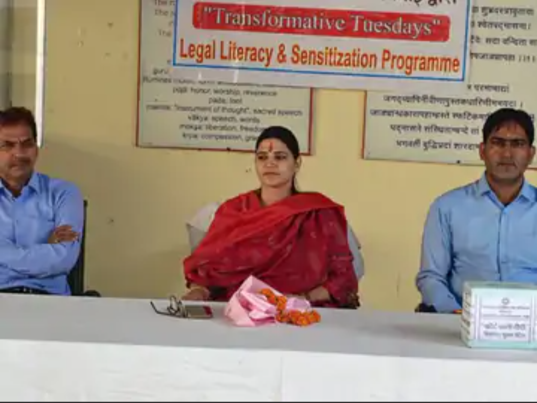 छात्रों को कानून और अधिकारों की जानकारी दी: ट्रांसफॉर्मेटिव ट्यूजडेज अभियान में स्कूलों लगे विधिक साक्षरता शिविर