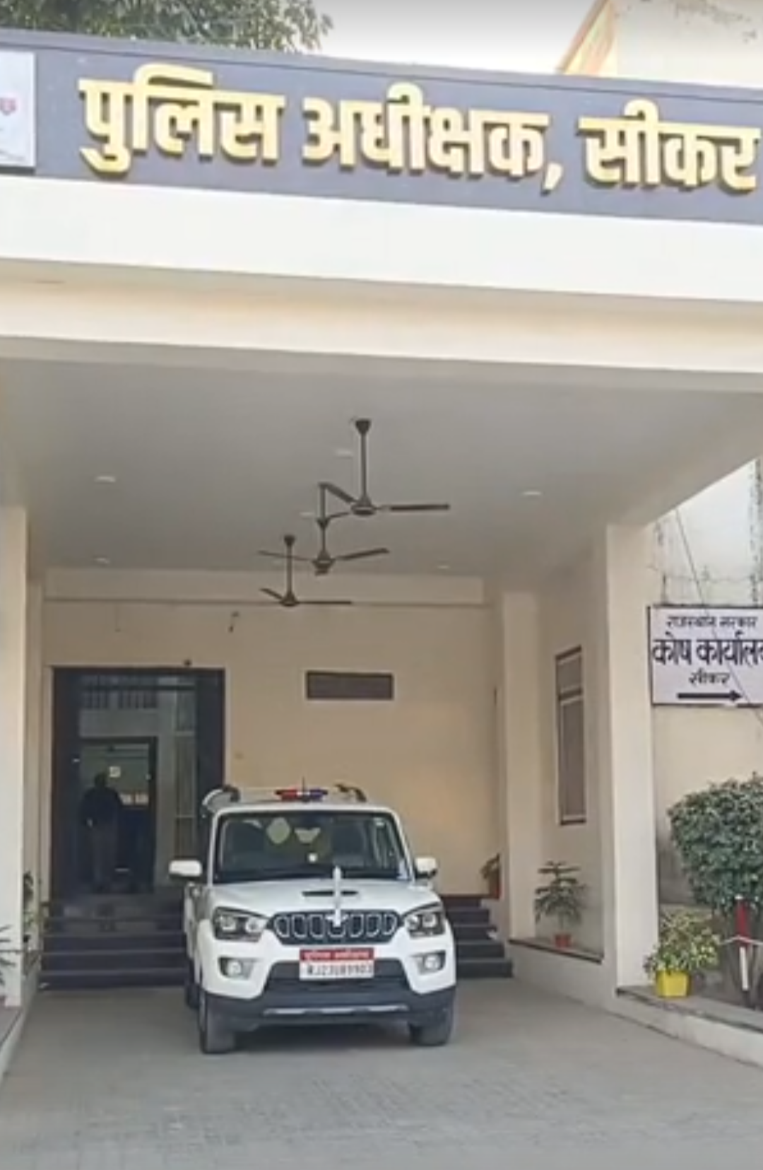 इंस्टाग्राम पर दोस्ती के बाद महिला से रेप:घर आकर मारपीट की; ब्लैकमेल करके जेवरात और रुपए हड़पे