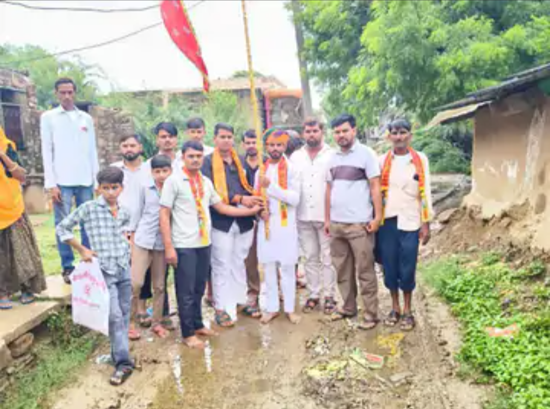 रायदामोदरपुरा से बालाजी धाम हिंगोनिया के लिए पदयात्रा रवाना:श्रद्धालुओं ने की सुख-समृद्धि की कामना, उत्साह से शामिल हुए ग्रामीण