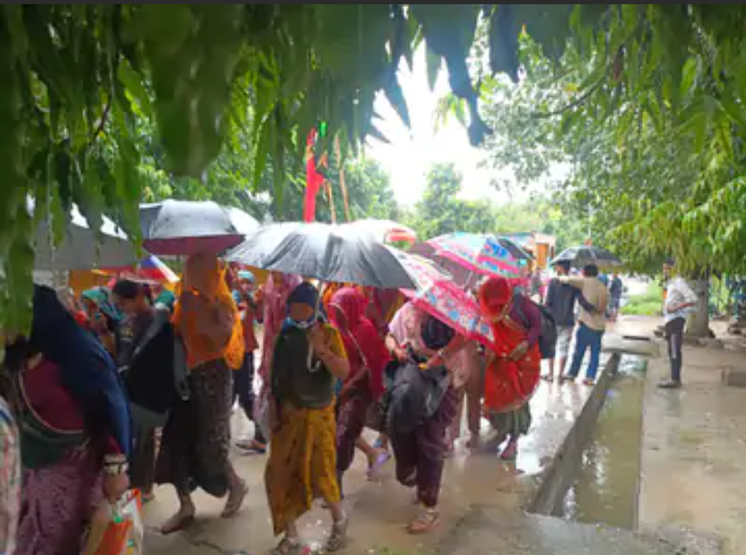 रजवास से शीतला माता के लिए पांचवी पदयात्रा रवाना:विधिवत पूजा अर्चना के बाद आकर्षक झांकी सजाई, ग्रामीणों ने दी शुभकामनाएं