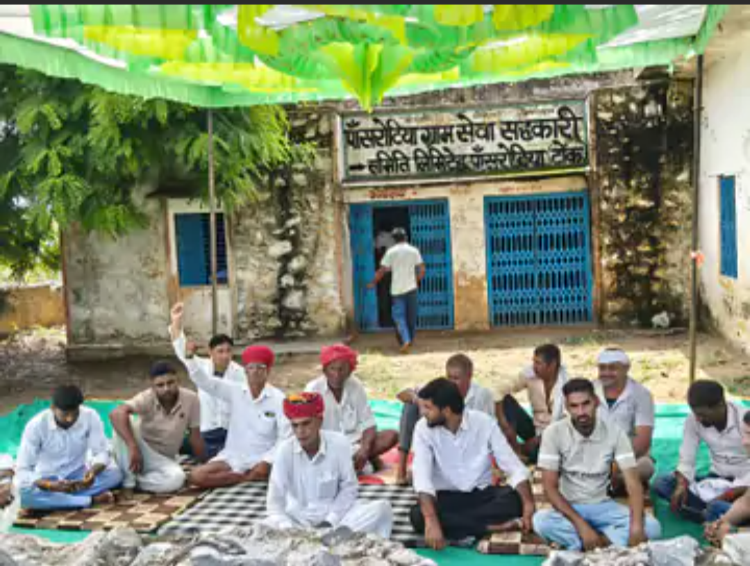 टोंक में DAP स्टॉक सिर्फ 33 मीट्रिक टन:कलेक्टर ने कृषि आयुक्त से 7 हजार मीट्रिक टन मांगा; महापंचायत का धरना स्थगित
