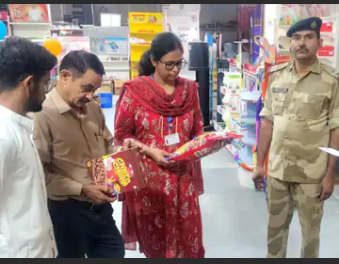 सीआईएसएफ कैंटीन से खाद्य पदार्थों के दो सैंपल लिए:मिर्च पाउडर और चॉको कैम्प जांच के लिए भेजी, खाद्य सुरक्षा विभाग की कार्रवाई