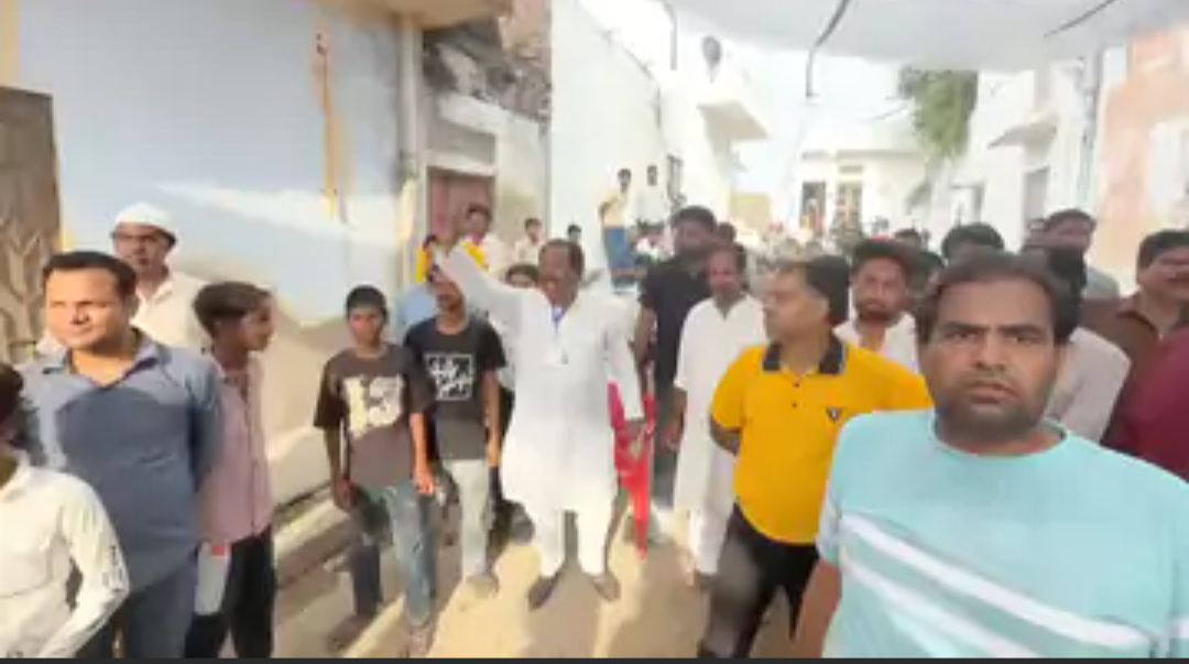 कहीं वोट पहले ही पड़ चुका था तो कहीं सूची से नाम गायब, तीन जगहों पर बदलनी पड़ी मशीनें