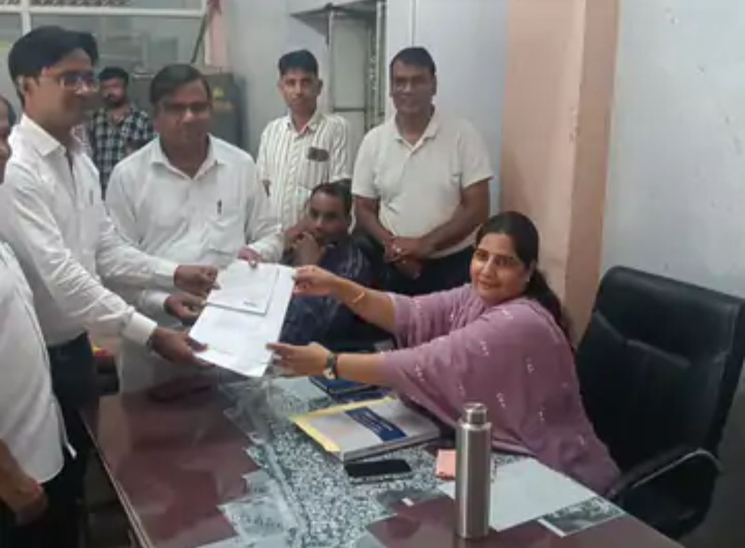 उनियारा में कांग्रेस से नरेश गुर्जर ने भरा नामांकन:21 तारीख को नगर पालिका में बोर्ड बनाने का दावा, पार्टी को मिली 11 सीटें