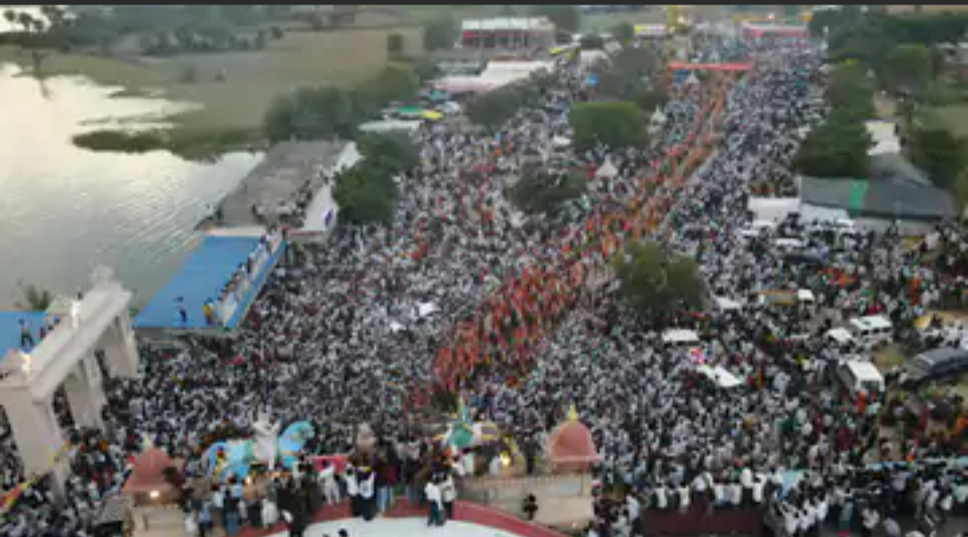 देवधाम जोधपुरिया: ध्वजवाहकों और पदयात्रियों का रेला, राज्यसभा सांसद ने दिया समाज को एकजुटता का संदेश