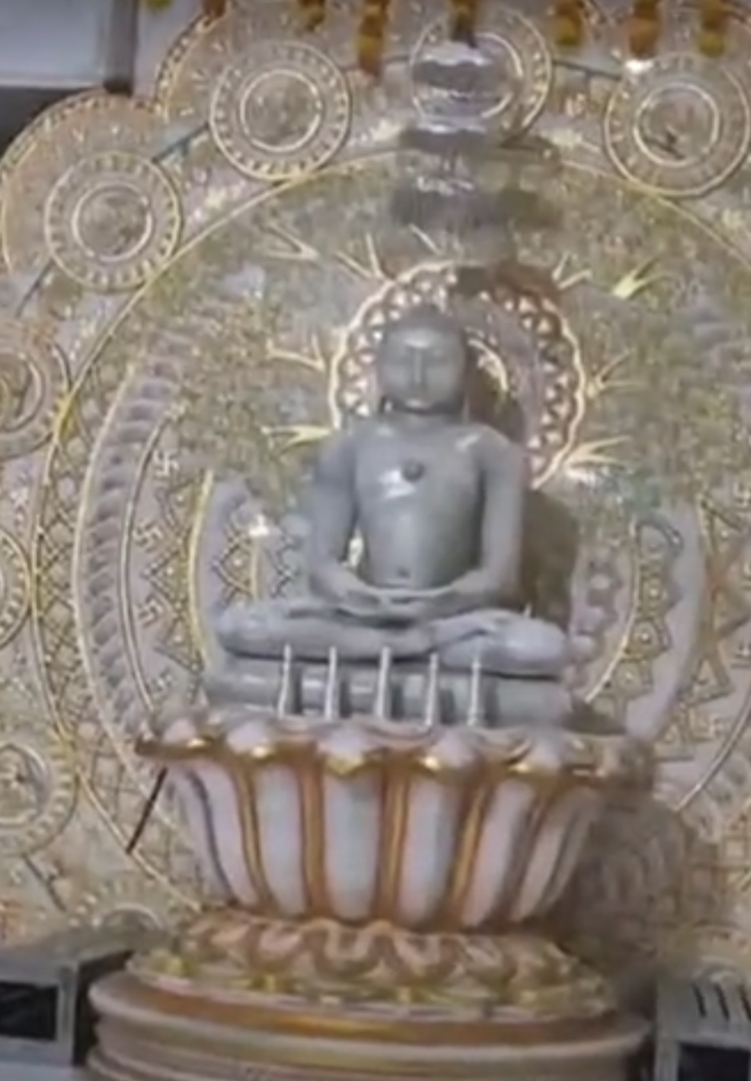 तीन लोक महामंडल विधान में इंद्र-इंद्राणी ने की आराधना:शास्त्री बोले – शक्ति, धन, दान का घमंड नहीं करना ही उत्तम नम्रता