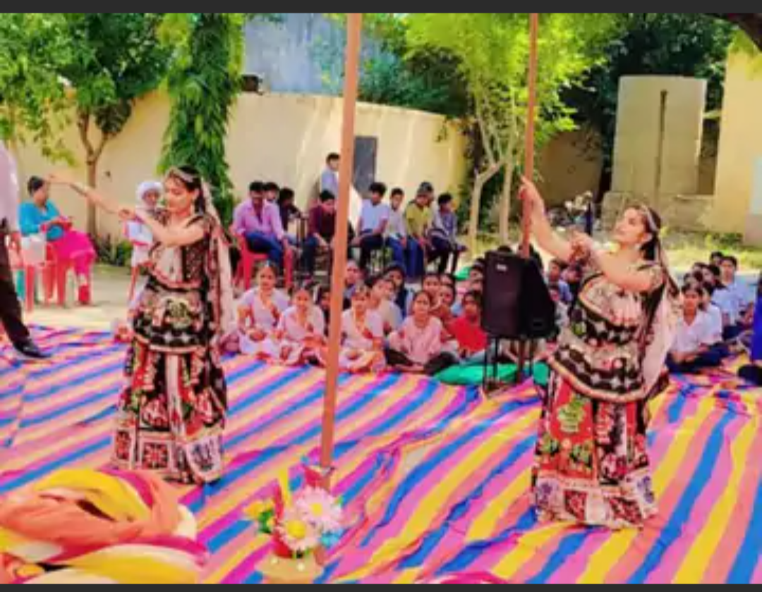 दहलोद में 70वीं जिला स्तरीय छात्रा मलखंभ प्रतियोगिता:13 टीमों ने लिया हिस्सा, रिटायर्ड प्रिंसिपल ने दीप जलाकर किया उद्घाटन