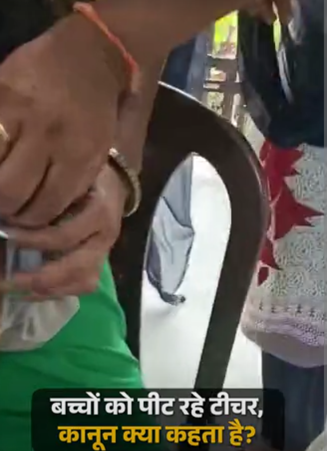 कहीं क्लास, तो कहीं असेंबली में स्टूडेंट्स की पिटाई:टीचर बोले- थोड़ा ही तो पीटा है, बीते महीने क्लास में थप्पड़ से छात्र की मौत हुई