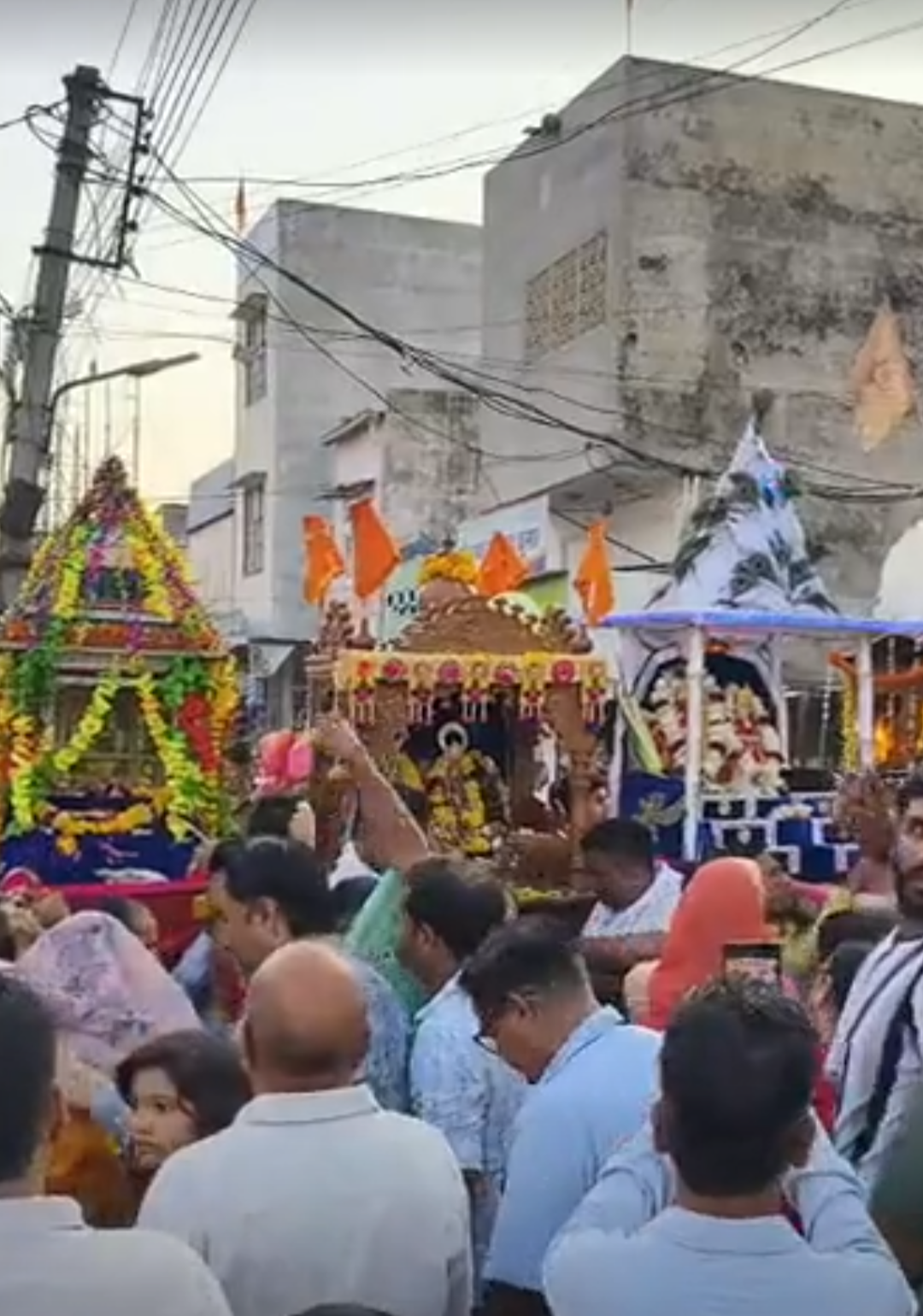 देवली में जलझूलनी एकादशी पर ठाकुर जी का नगर भ्रमण:पालकियों में सवार होकर निकले, फिर जल विहार करवाया; अखाड़ेबाजों ने दिखाए करतब