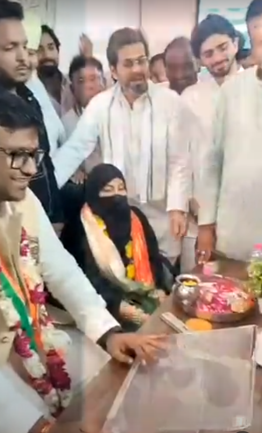 टोंक नगर परिषद के नए सभापति संभाला कार्यभार:लग्जरी कारों के काफिले के साथ निकला जुलूस, आतिशबाजी हुई