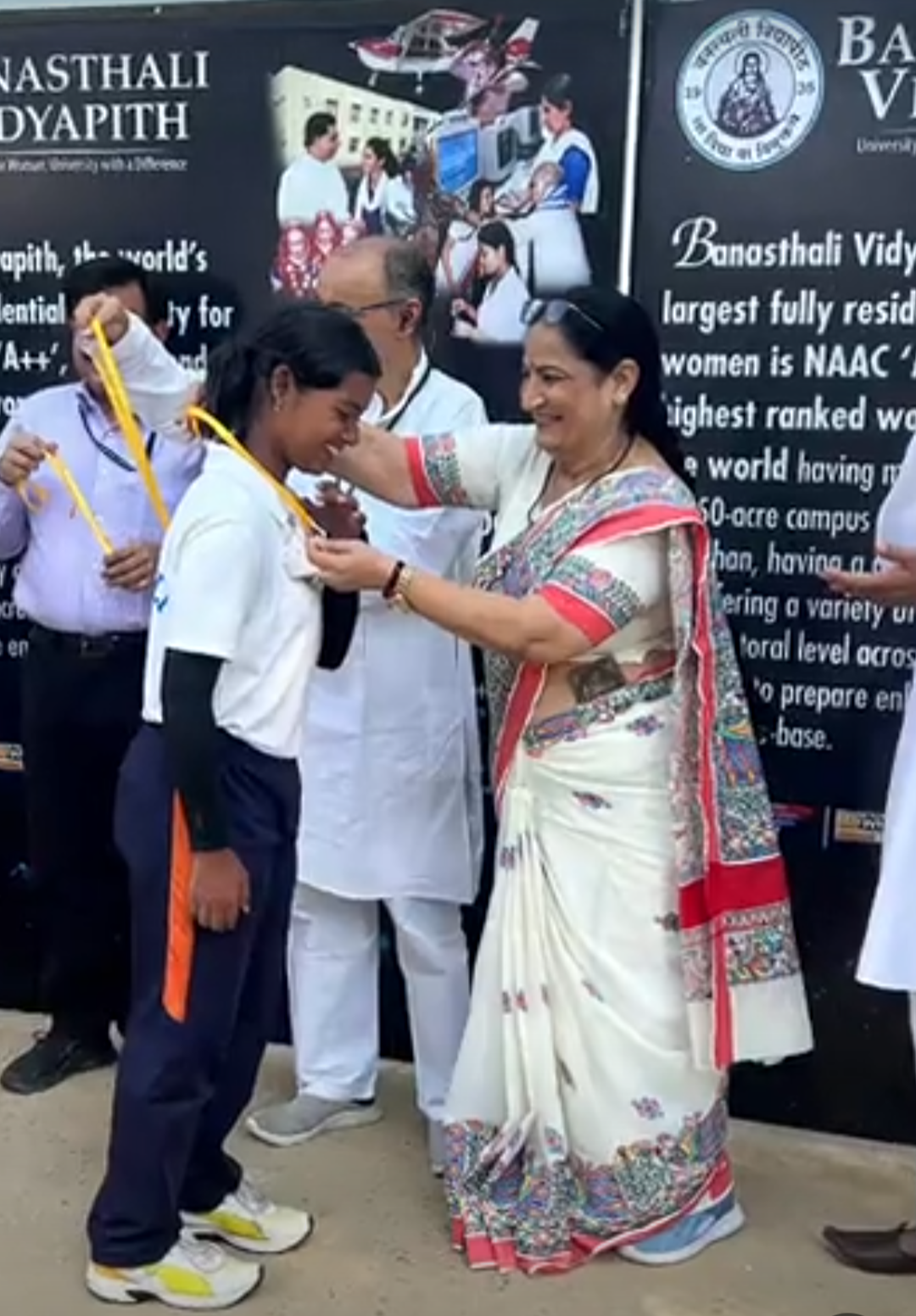 किशनगंज की तानिया का अंडर-19 क्रिकेट में शानदार प्रदर्शन:जिले का मान बढ़ाया, राजस्थान के टोंक में टूर्नामेंट, बनस्थली विद्यापीठ में 12वीं की छात्रा