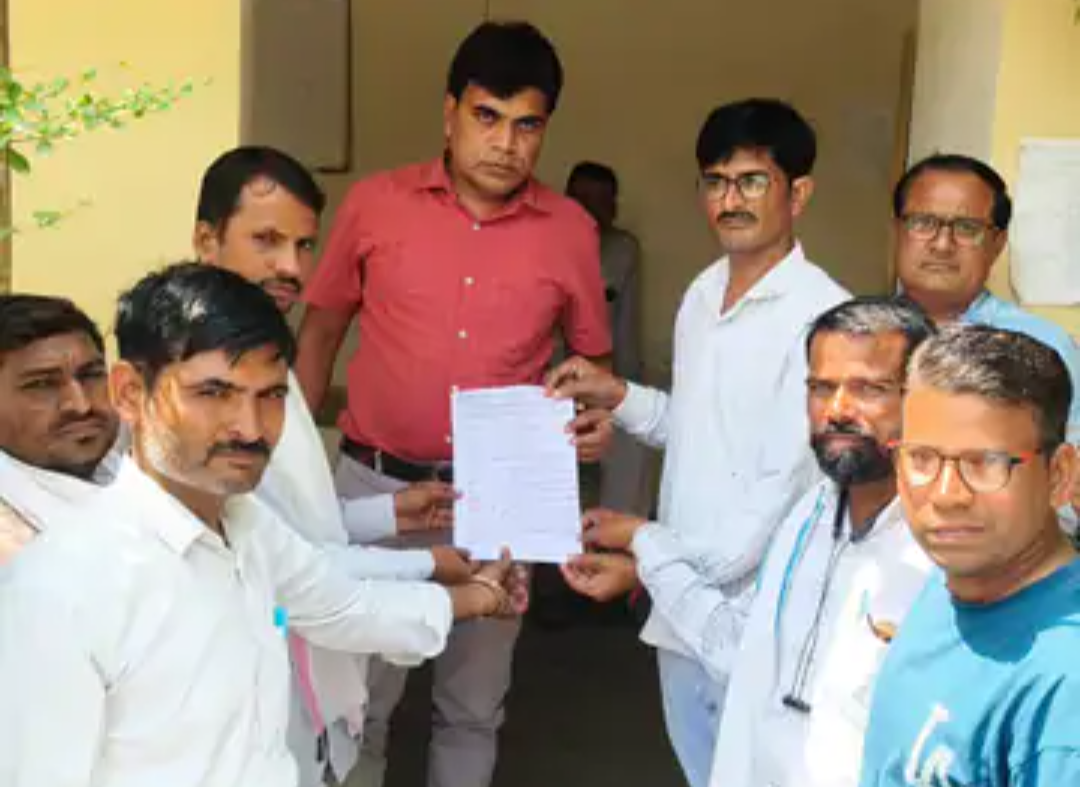 निवाई में बिजली विभाग के तकनीकी कर्मचारियों ने सौंपा ज्ञापन:सात सूत्री. मांग रखीं, उच्च अधिकारियों से बात करने का मिला आश्वासन