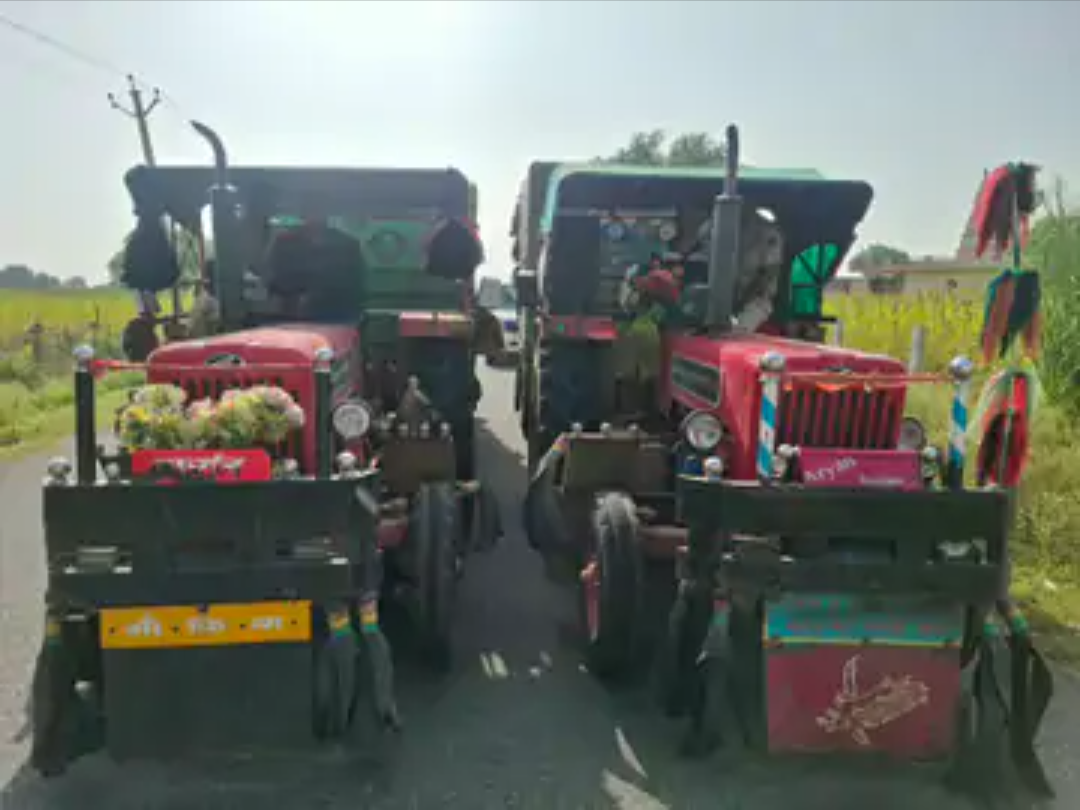 दत्तवास पुलिस ने अवैध बजरी से भरी 2 ट्रैक्टर-ट्रॉली पकड़ीं:ड्राइवर मौके से फरार, पुलिस ने मालिकों की तलाश शुरू की