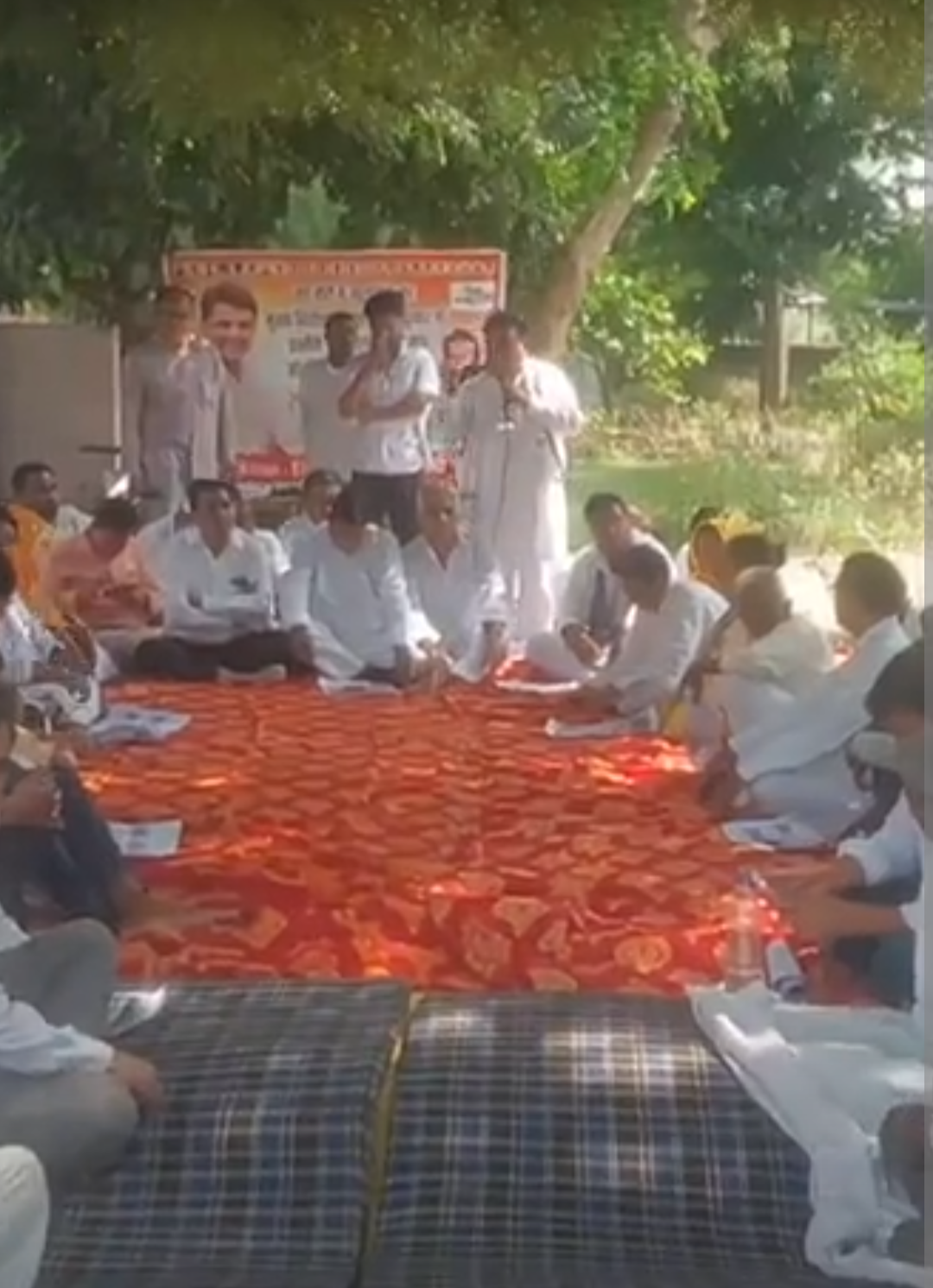 टोंक में कांग्रेसियों ने निकाली मुख्य चुनाव आयुक्त की शवयात्रा:गांधी पार्क में धरना दिया, बोले- हेराफेरी से 3 राज्यों में बनी थी भाजपा सरकार