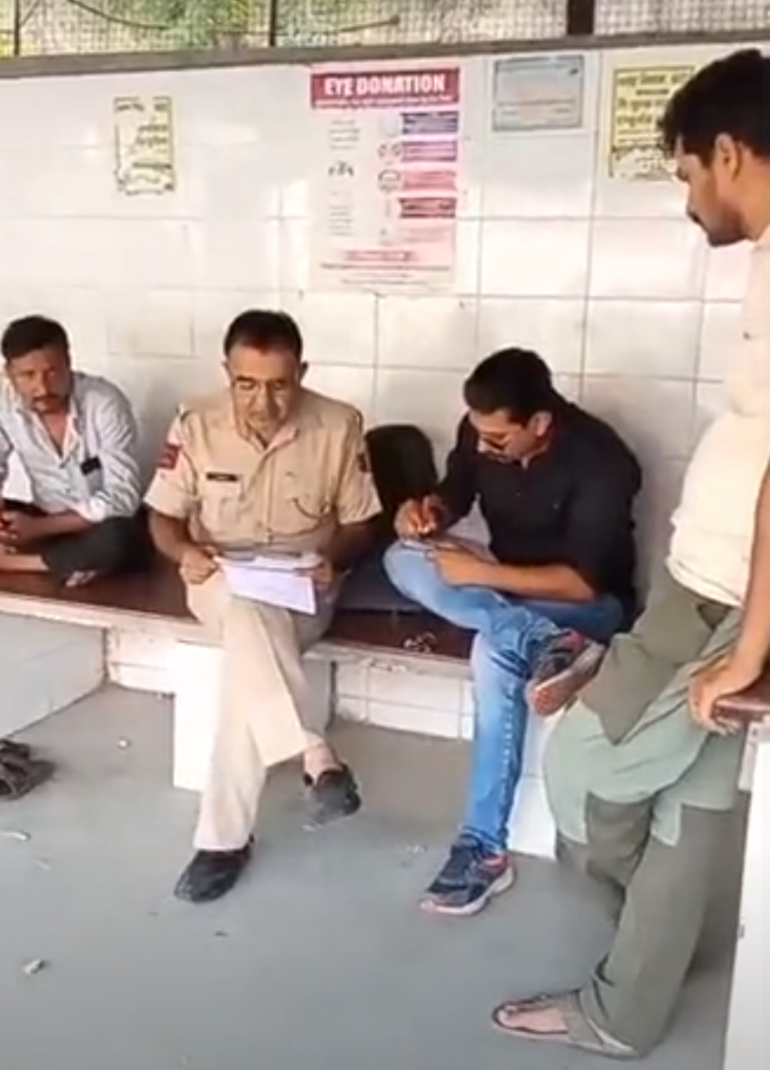 कुन्हाड़ी के हॉस्टल में युवक ने फंदा लगाकर दी जान:राजस्थान लोक परिवहन बस में कंडक्टर था, पुलिस ने परिजनों को सौंपा शव
