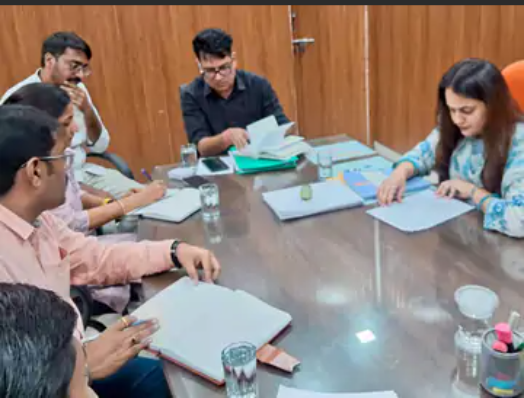 कलेक्टर टीना डाबी ने ली पंचायत चुनाव की तैयारी बैठक:निवाई में मतदान केंद्रों के वेरिफिकेशन और लाइट की सही व्यवस्था के दिए निर्देश