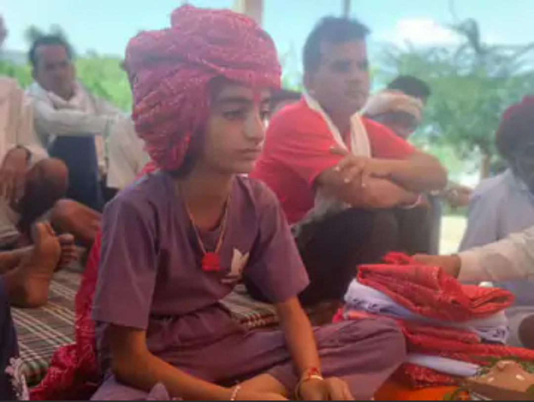 चांदसिंहपुरा में बेटी ने निभाई बेटे की जिम्मेदारी:11 साल की अमन ने पहनी पिता की पगड़ी, मां और पंचों की सहमति से मिला अधिकार