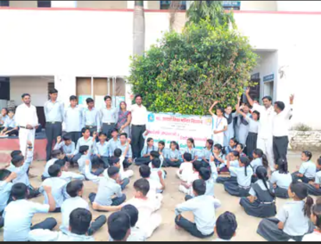 झिलाय स्कूल में स्वदेशी पर विचार प्रकटीकरण प्रतियोगिता:36 स्टूडेंट्स ने लिया भाग, शुक्रवार को चित्र प्रदर्शनी होगी