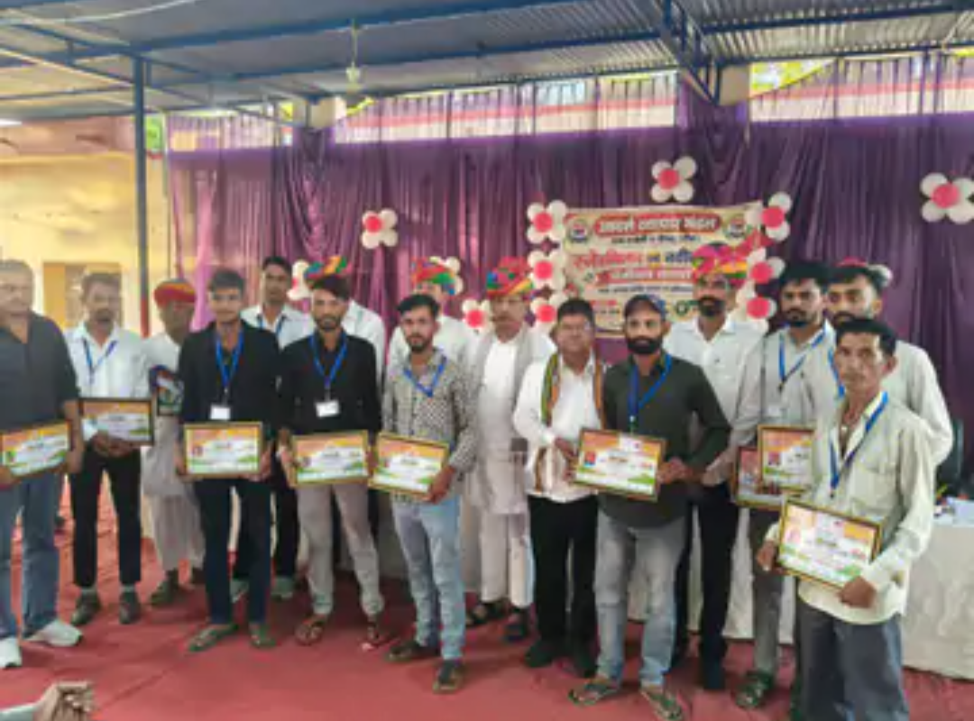 रानोली व्यापार मंडल ने 18 नए दुकानदारों को दिए आईकार्ड:पंजीकृत सदस्यों की संख्या 103 हुई, स्नेह मिलन समारोह हुआ
