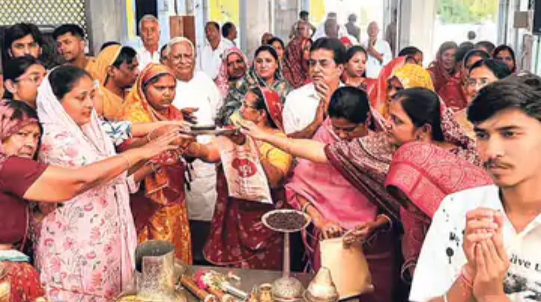 पदमपुरा तीर्थ में पंचामृत अभिषेक व शांतिनाथ मंडल विधान में जमकर नाचे इंद्र- इंद्राणियां